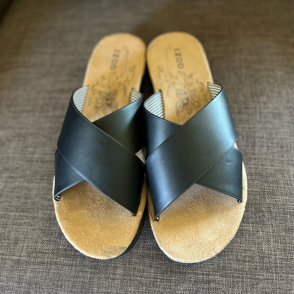 IZOD women’s sandal BNWOT